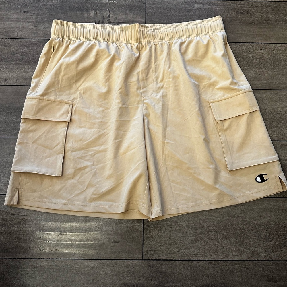 NWT Champion performance cargo short size XL cream
